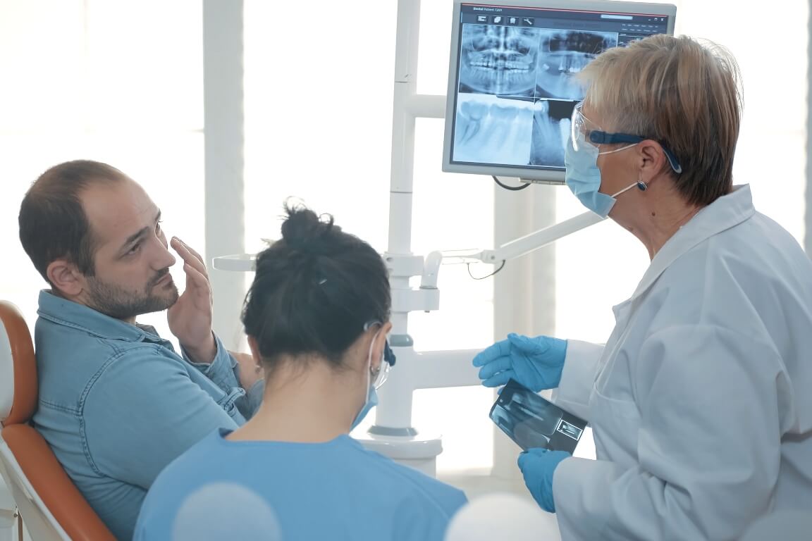 Консультация стоматолога-имплантолога